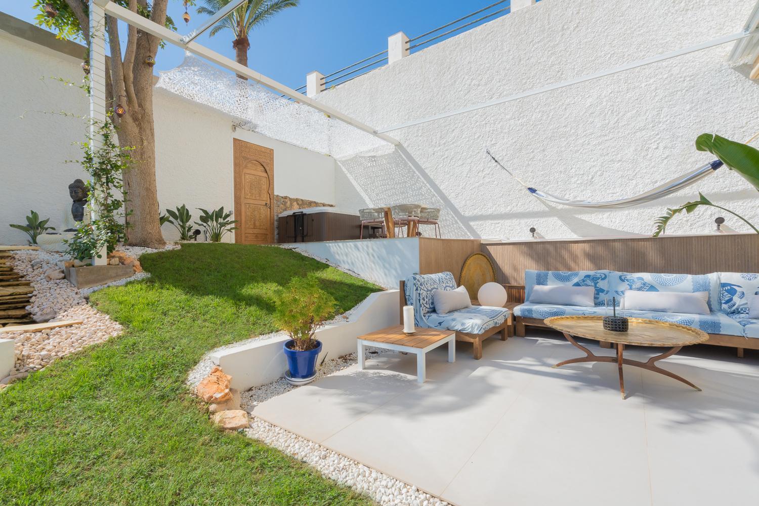 Private 250Sqm Garden Duplex, Jacuzzi, Cinema, Sea View Escape Apartment Torremolinos Exterior photo