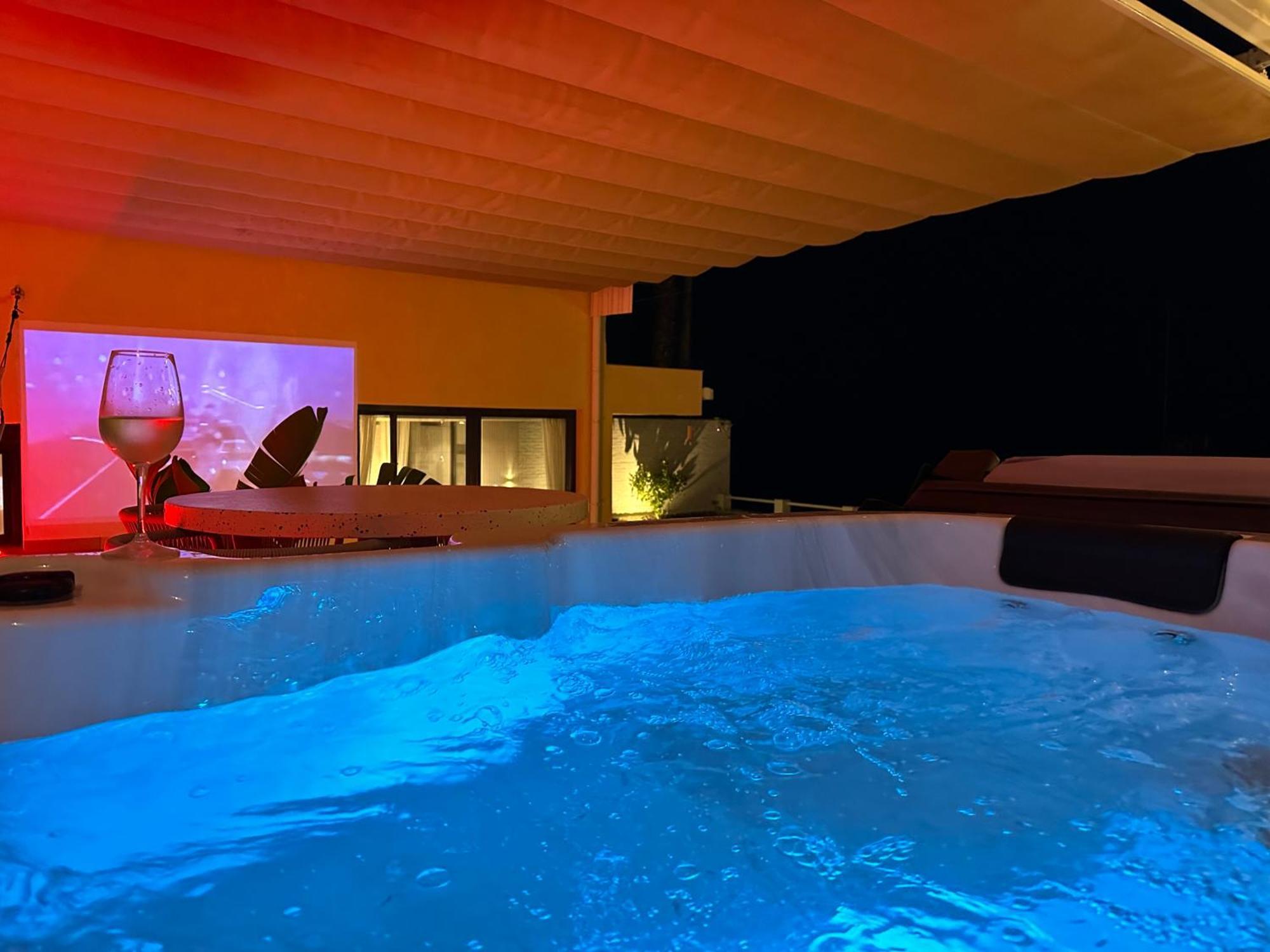 Private 250Sqm Garden Duplex, Jacuzzi, Cinema, Sea View Escape Apartment Torremolinos Exterior photo